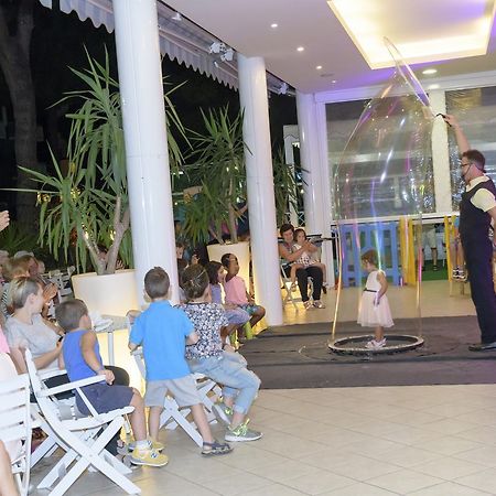 Hotel Mondial Cervia Exterior foto