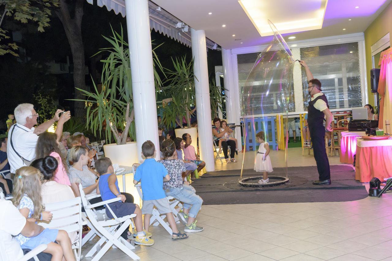 Hotel Mondial Cervia Exterior foto