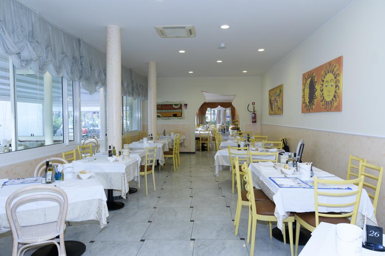 Hotel Mondial Cervia Exterior foto