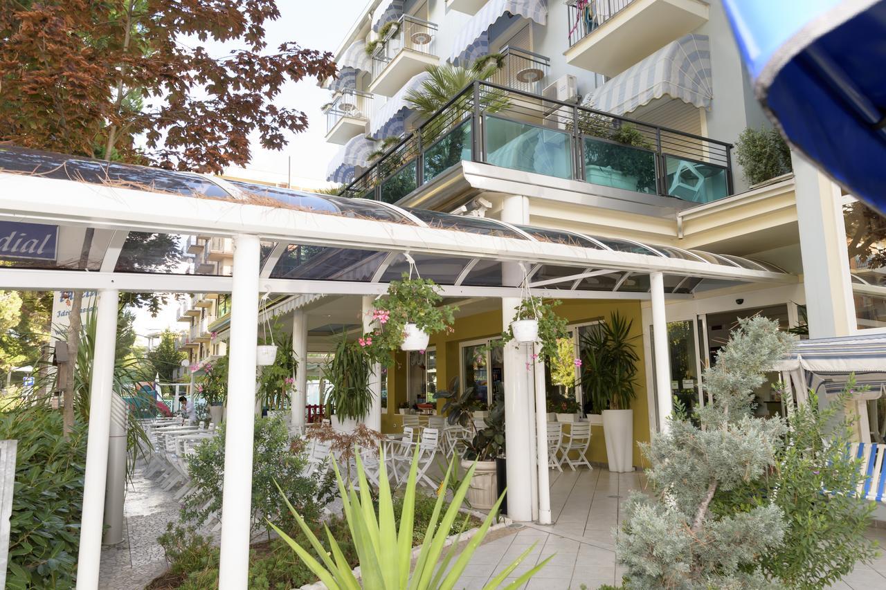 Hotel Mondial Cervia Exterior foto