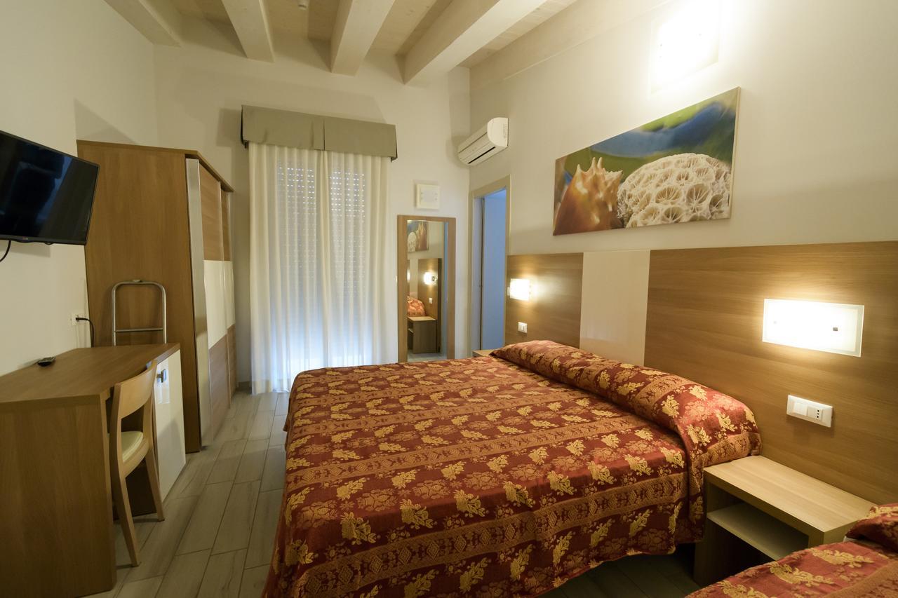 Hotel Mondial Cervia Exterior foto