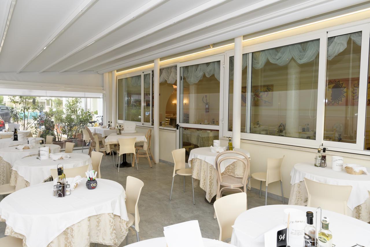 Hotel Mondial Cervia Exterior foto