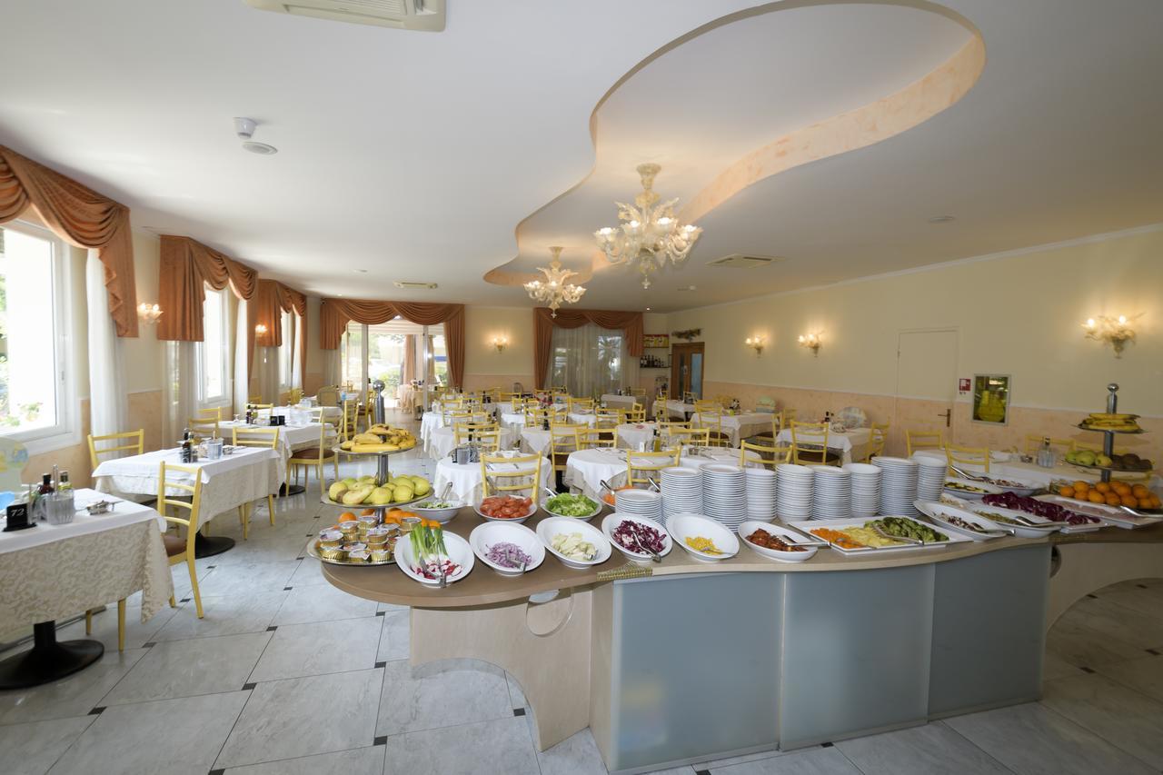 Hotel Mondial Cervia Exterior foto